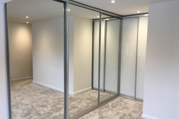sliding mirrored wardrobe
