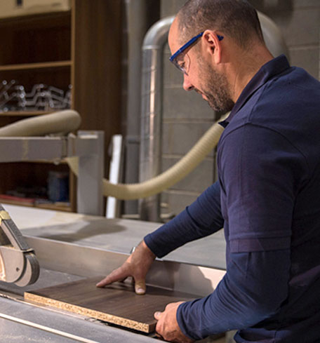 fitter cutting wood on saw
