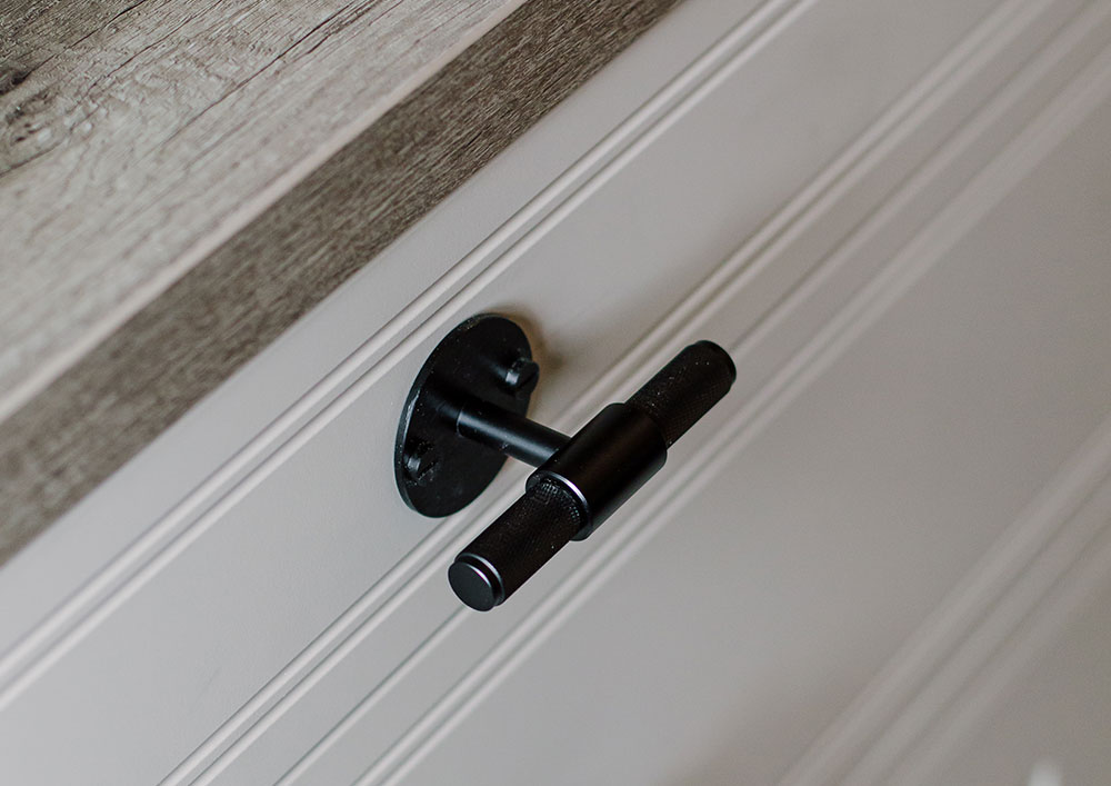 close up of buster and punch t-bar handle