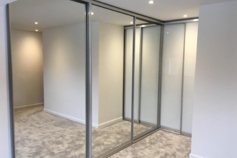 mirrored sliding wardrobe