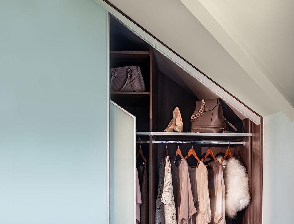sloped_storage_detail_wardrobe_carousel_1000x762
