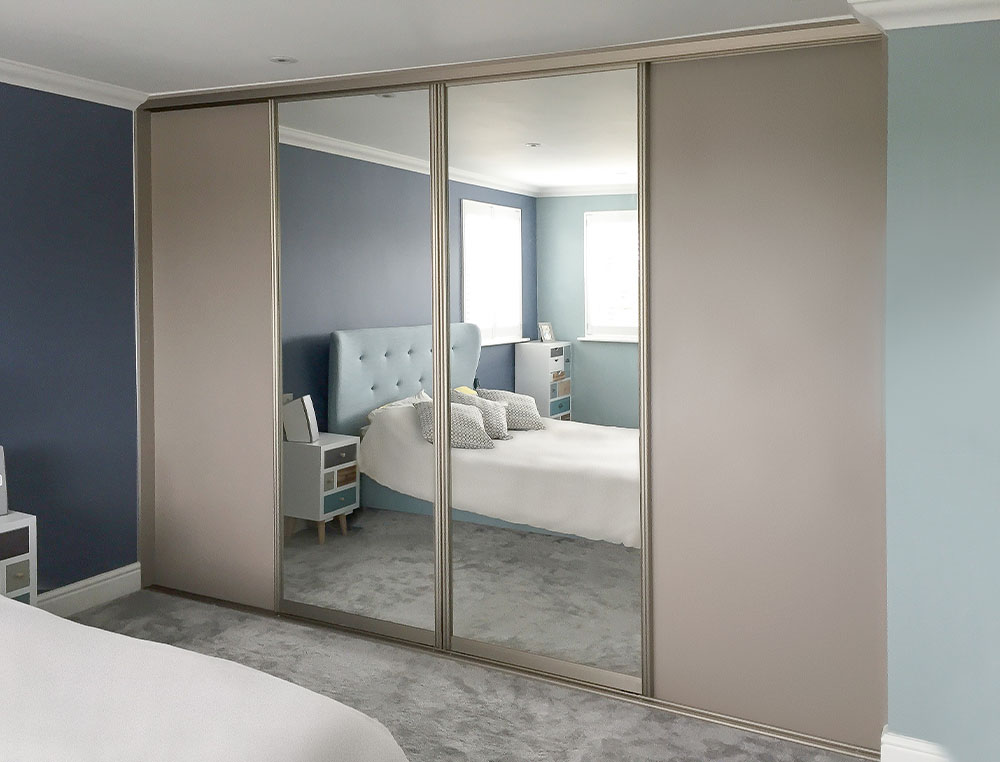 wood and mirrored sliding wardrobe